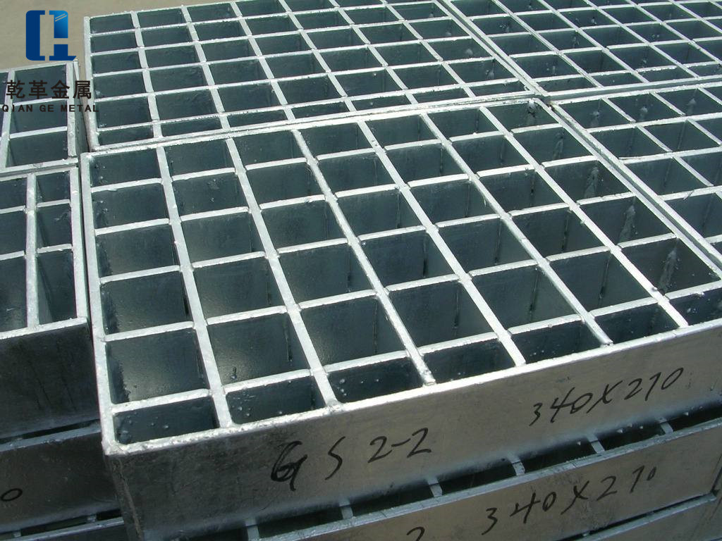 互插钢格板